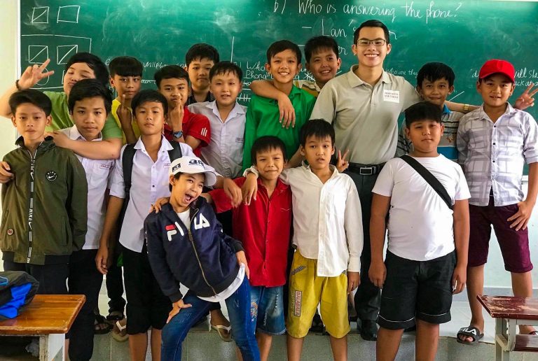 Lê Hoàng Phong giảng dạy tại huyện Dương Minh Châu, Tây Ninh