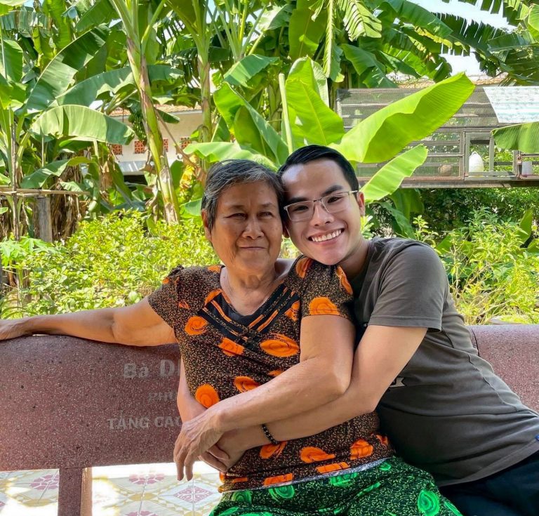Lê Hoàng Phong và mẹ Hạnh
