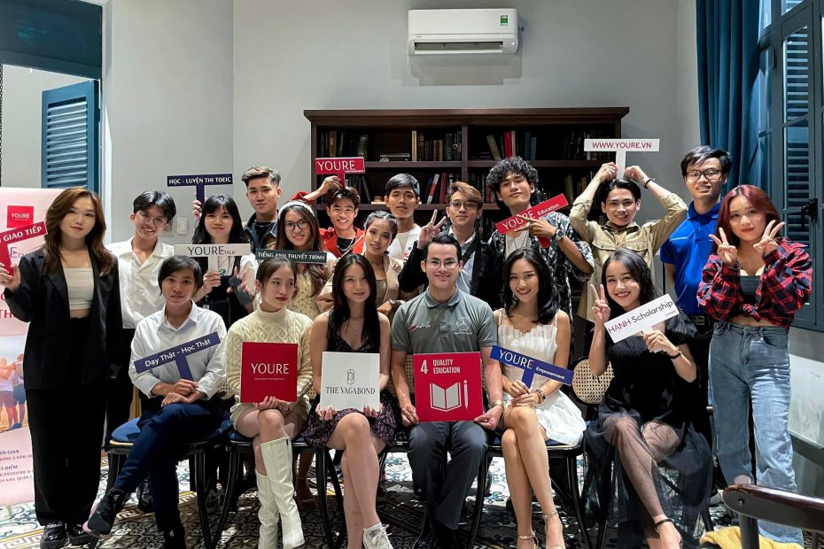 Banner sự kiện YourE Talk Những người trẻ lang thang